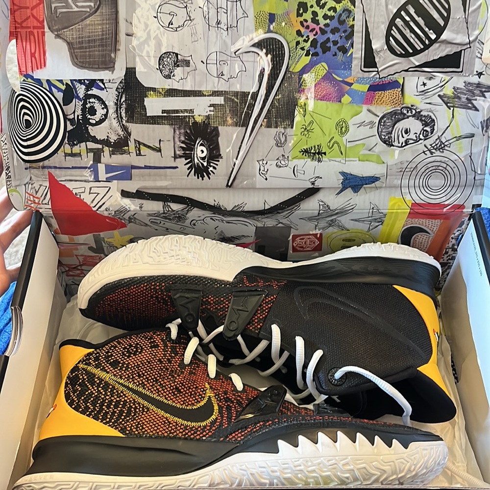 Kyrie 7 ‘Rosewell Rayguns’